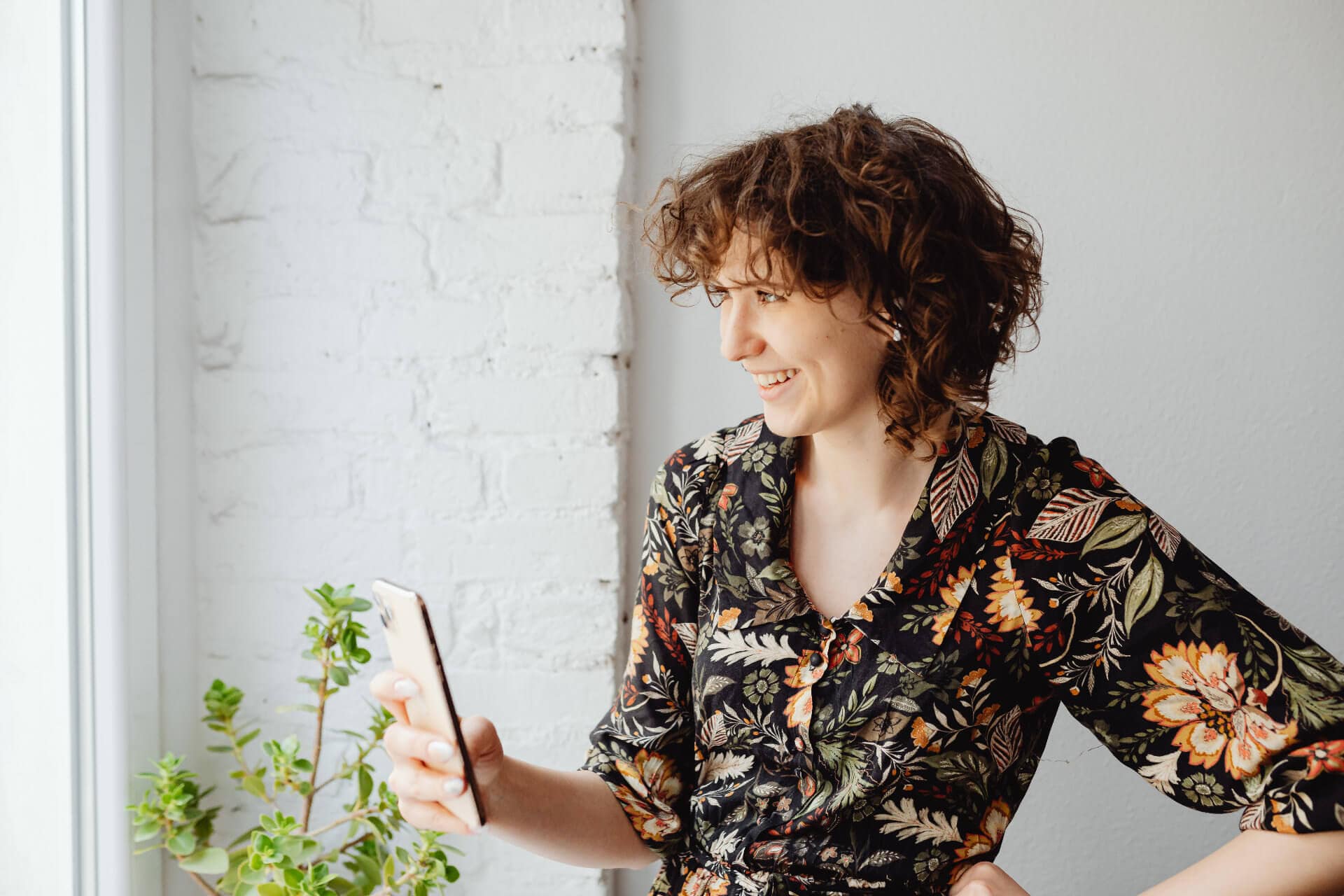 Why Authenticity Outshines Emulation in Leadership