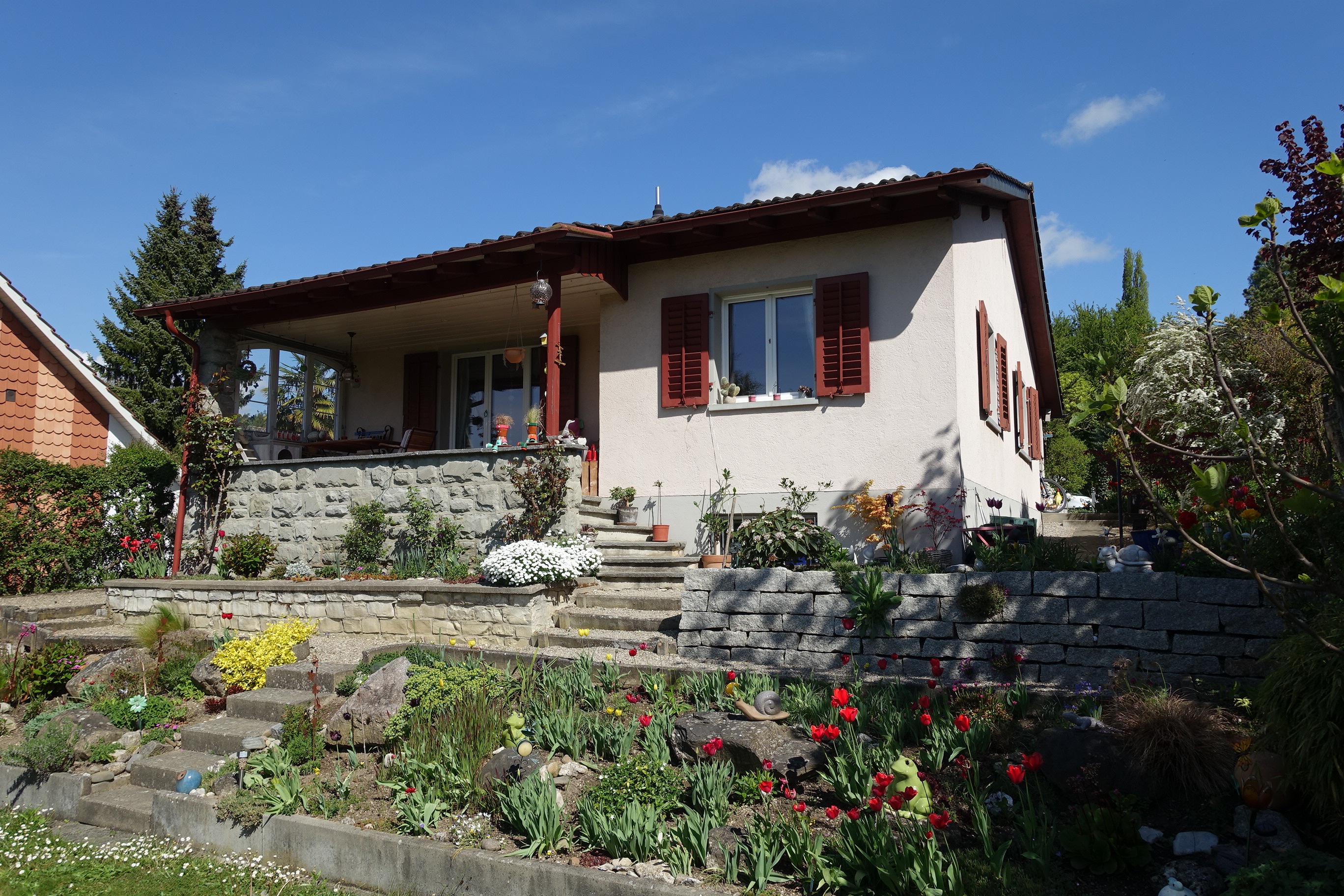 Älteres 3.5-Zimmer-Einfamilienhaus im Zürcher Weinland mit Garten und Terrasse – Beispiel aus einer Erfolgsgeschichte zum Immobilienverkauf mit Makler Älteres 3.5-Zimmer-Einfamilienhaus im Zürcher Weinland mit Garten und Terrasse – Beispiel aus einer Erfolgsgeschichte zum Immobilienverkauf mit Makler
