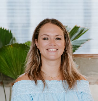 Daniëlle is sinds 2010 actief in de marketingwereld en heeft ervaring opgedaan in zowel de online als offline marketingwereld, B2B, B2C, zoekmachinemarketing (SEO), contentmarketing en copywriting. Sinds 2019 werkt ze als zzp'er om bij verschillende bedrijven hun marketing naar een hoger level te tillen. 