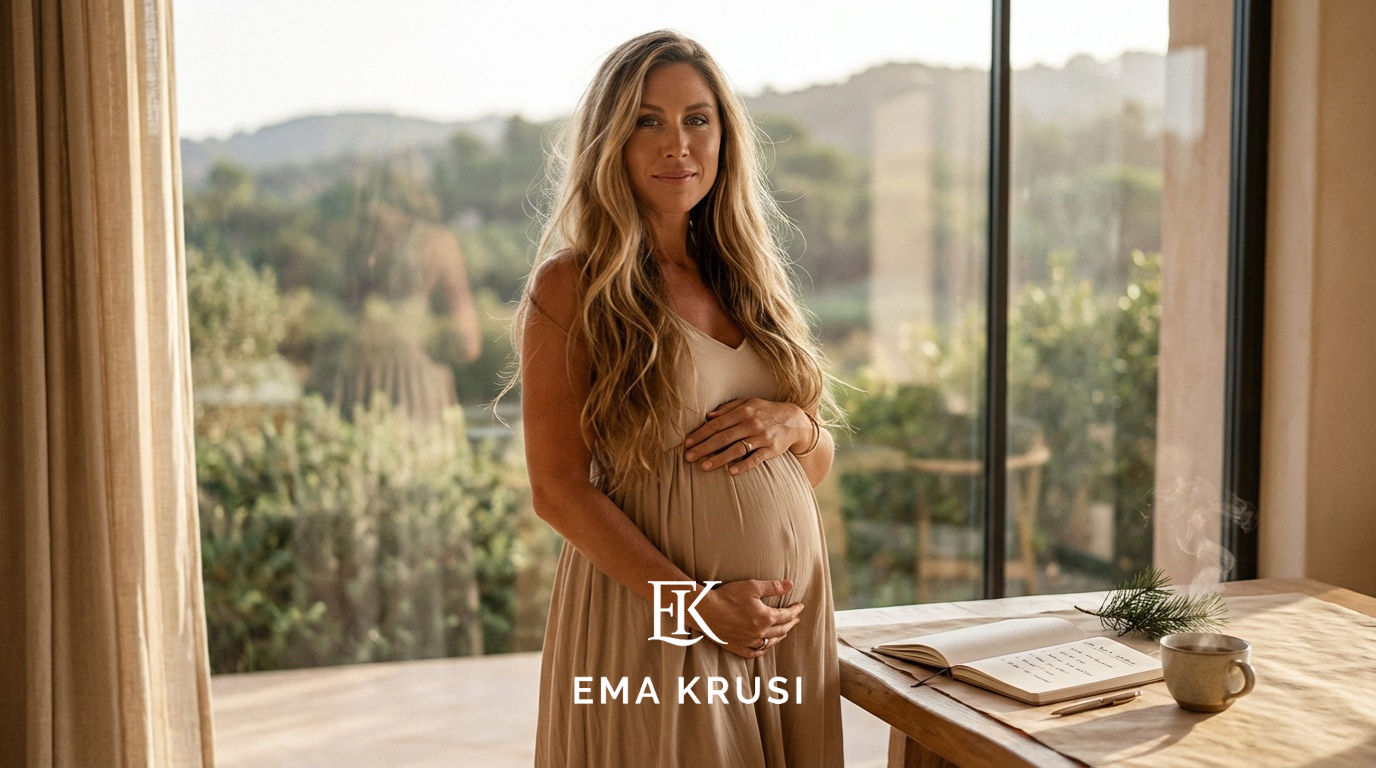 Femme debout enceinte Femme debout enceinte