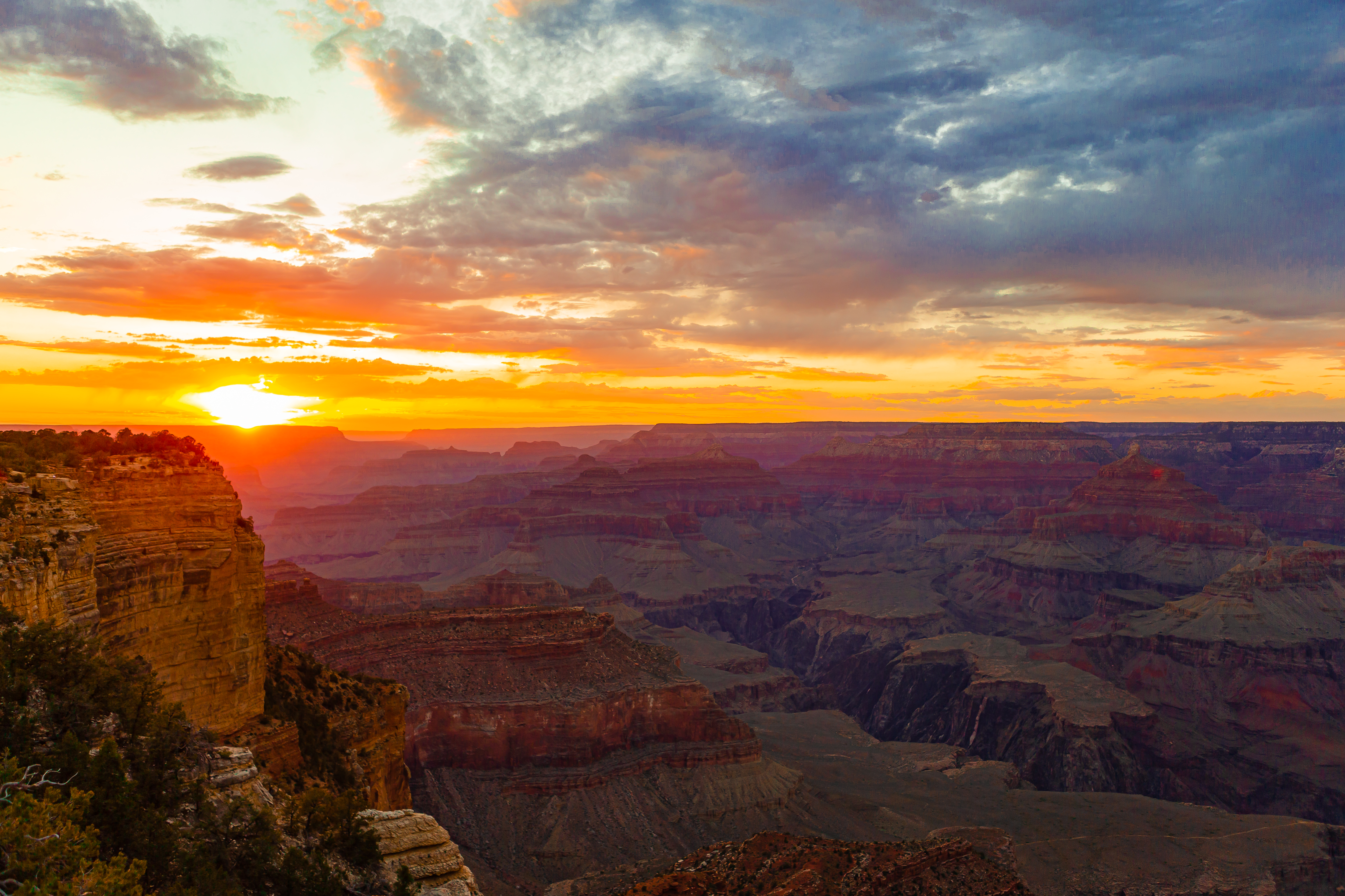 Sunset at Hopi Point in Grand Canyon Sunset at Hopi Point in Grand Canyon