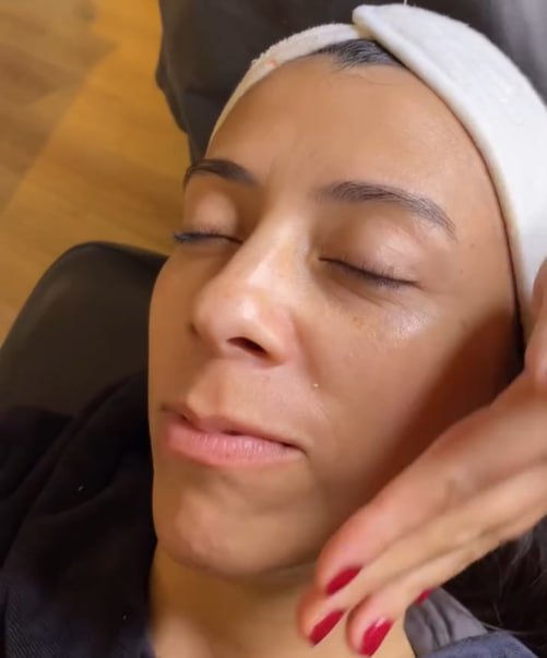 Interior de clínica de belleza moderna y organizada