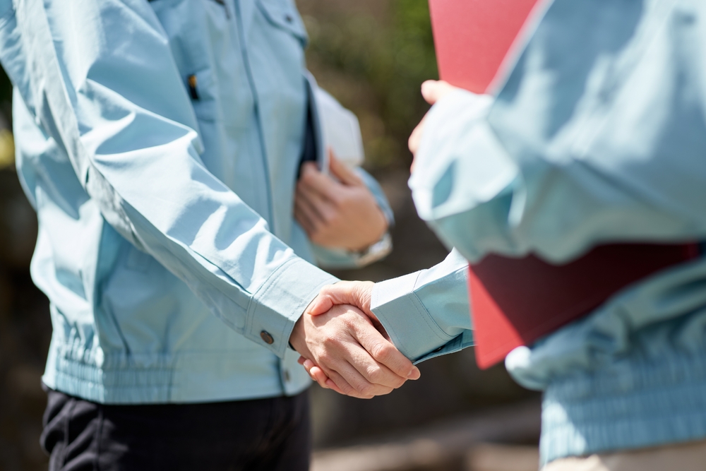 Shaking hands with a foundation repair contractor