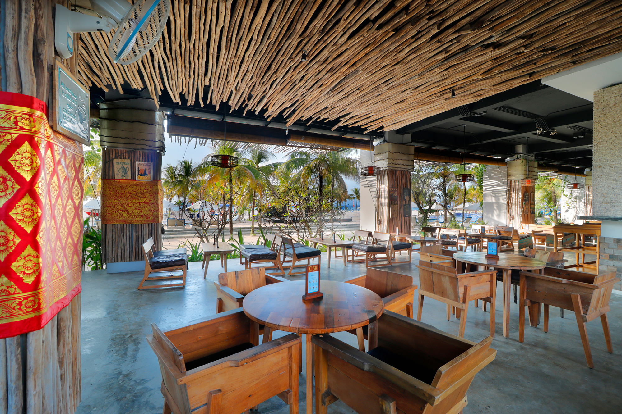 Mahagiri Restaurant Bar Counter