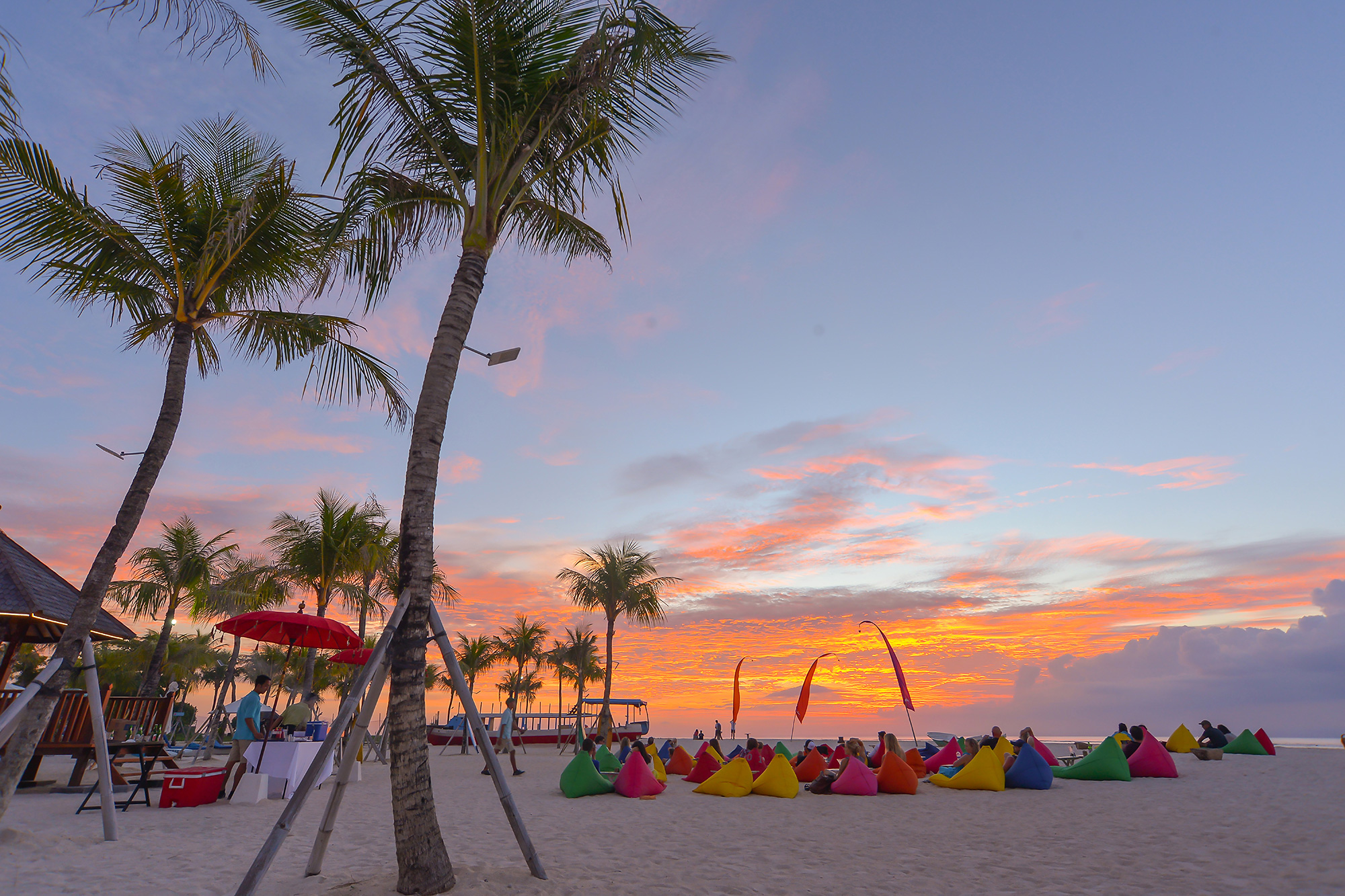 Mahagiri Beach Club Bar