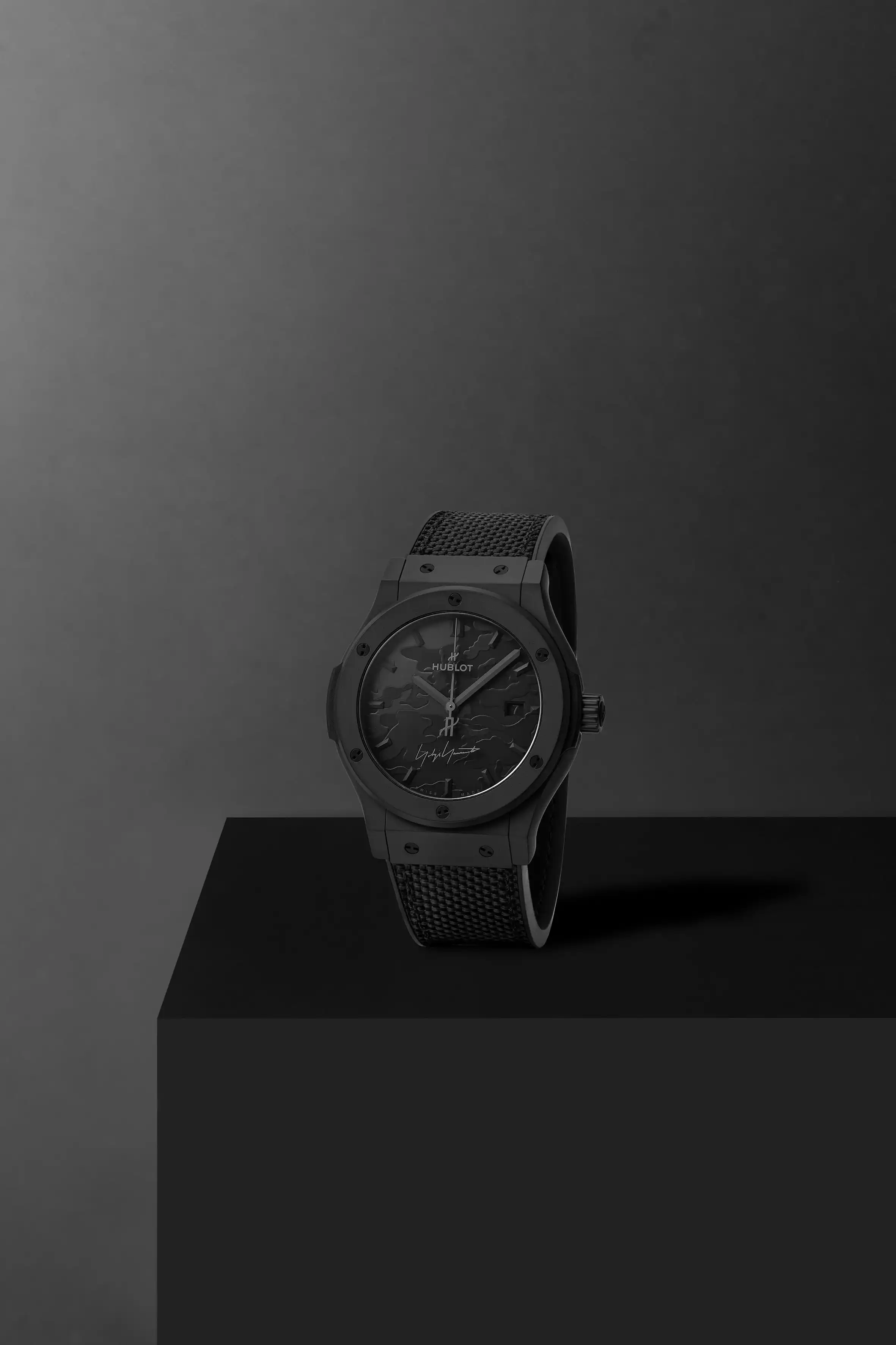 Caseback and profile of the Hublot Classic Fusion Yohji Yamamoto All Black Camo showing MHUB1110 calibre