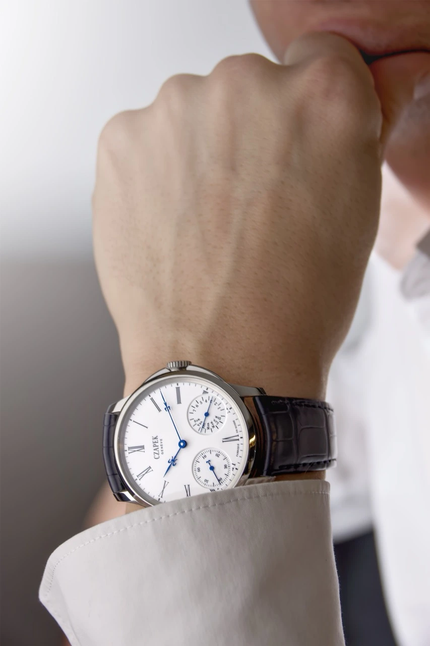 Profile view of the Czapek Quai des Bergues Sursum Corda highlighting case and movement finishing