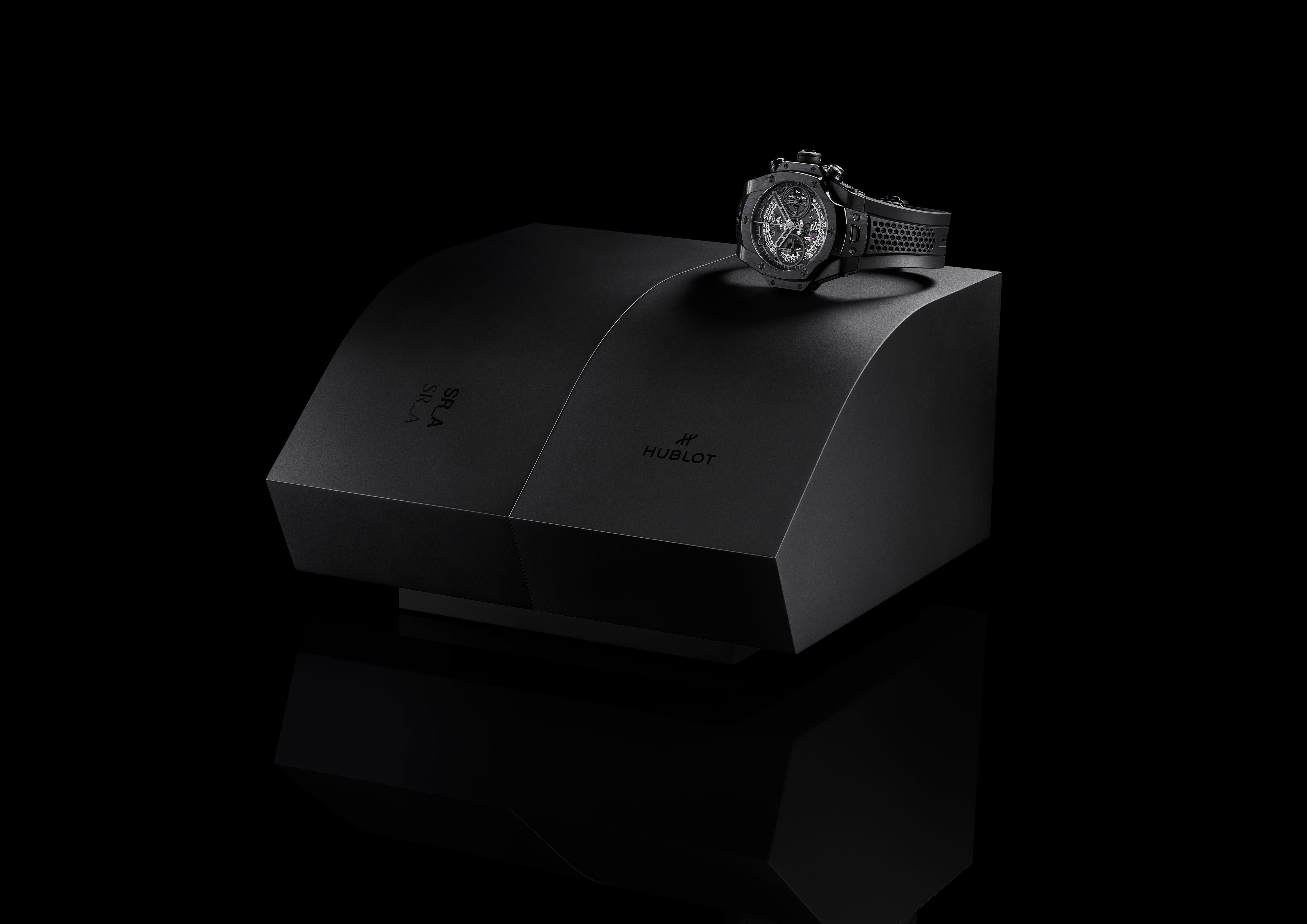 Hublot Big Bang Unico SR_A in black ceramic with honeycomb rubber strap