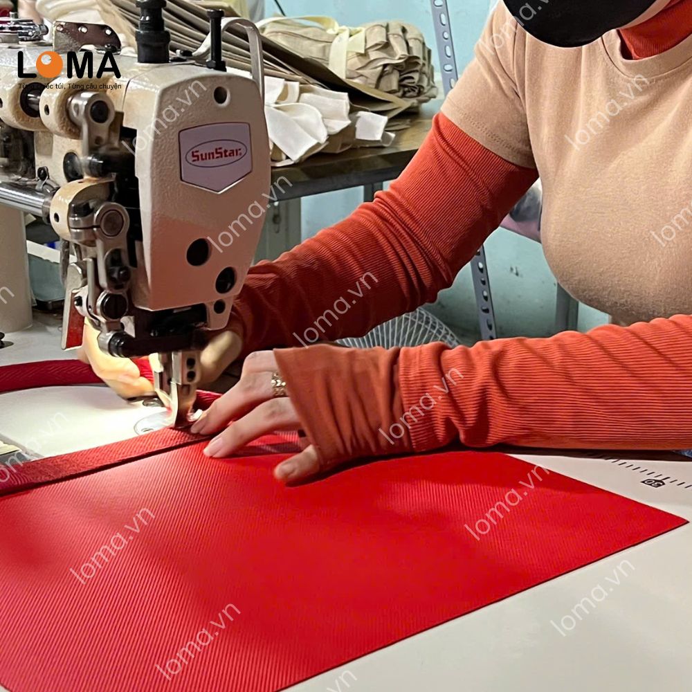 Hình ảnh công nhân may tại xưởng