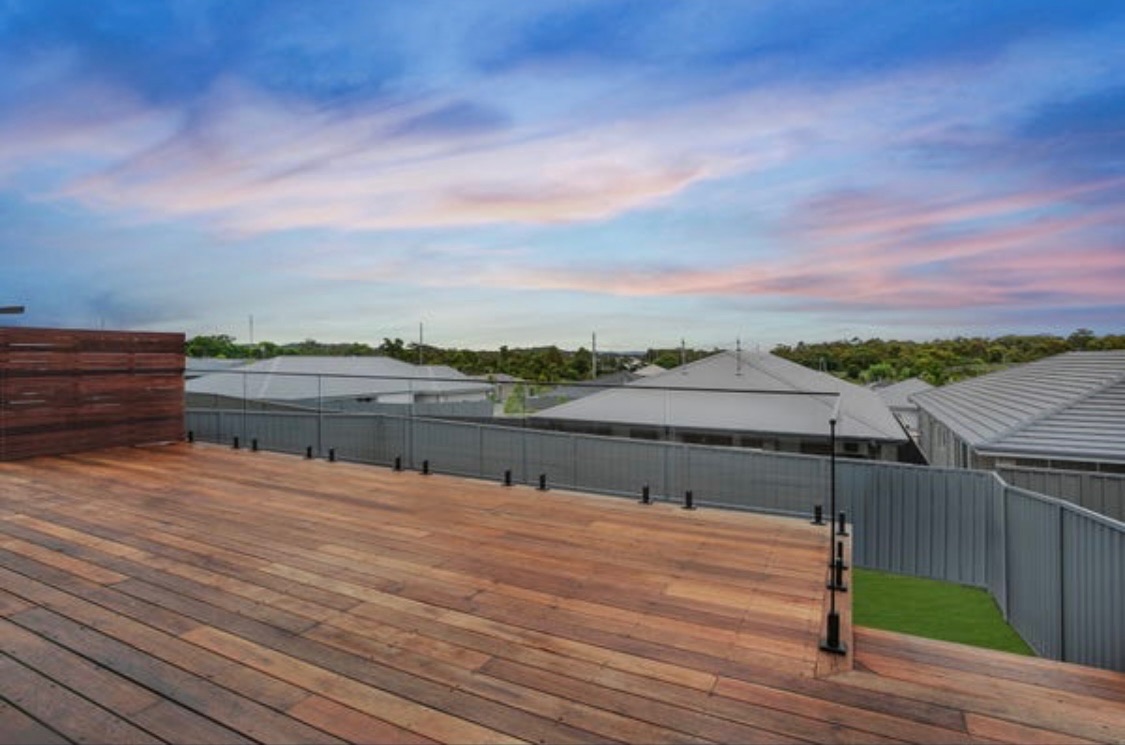 Balcony glass fencing
