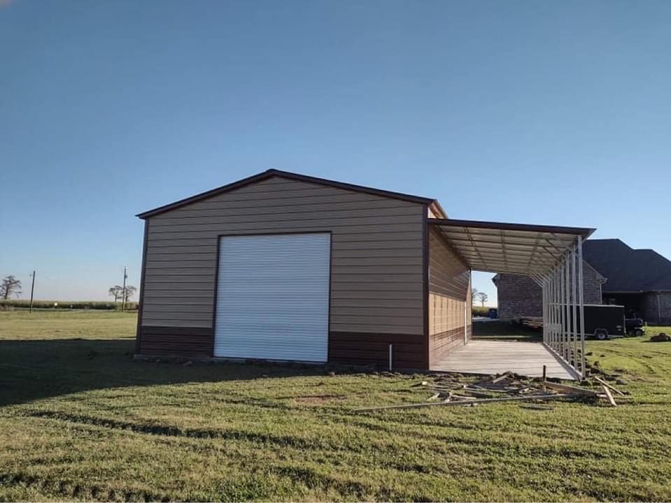 Barn with lean-to