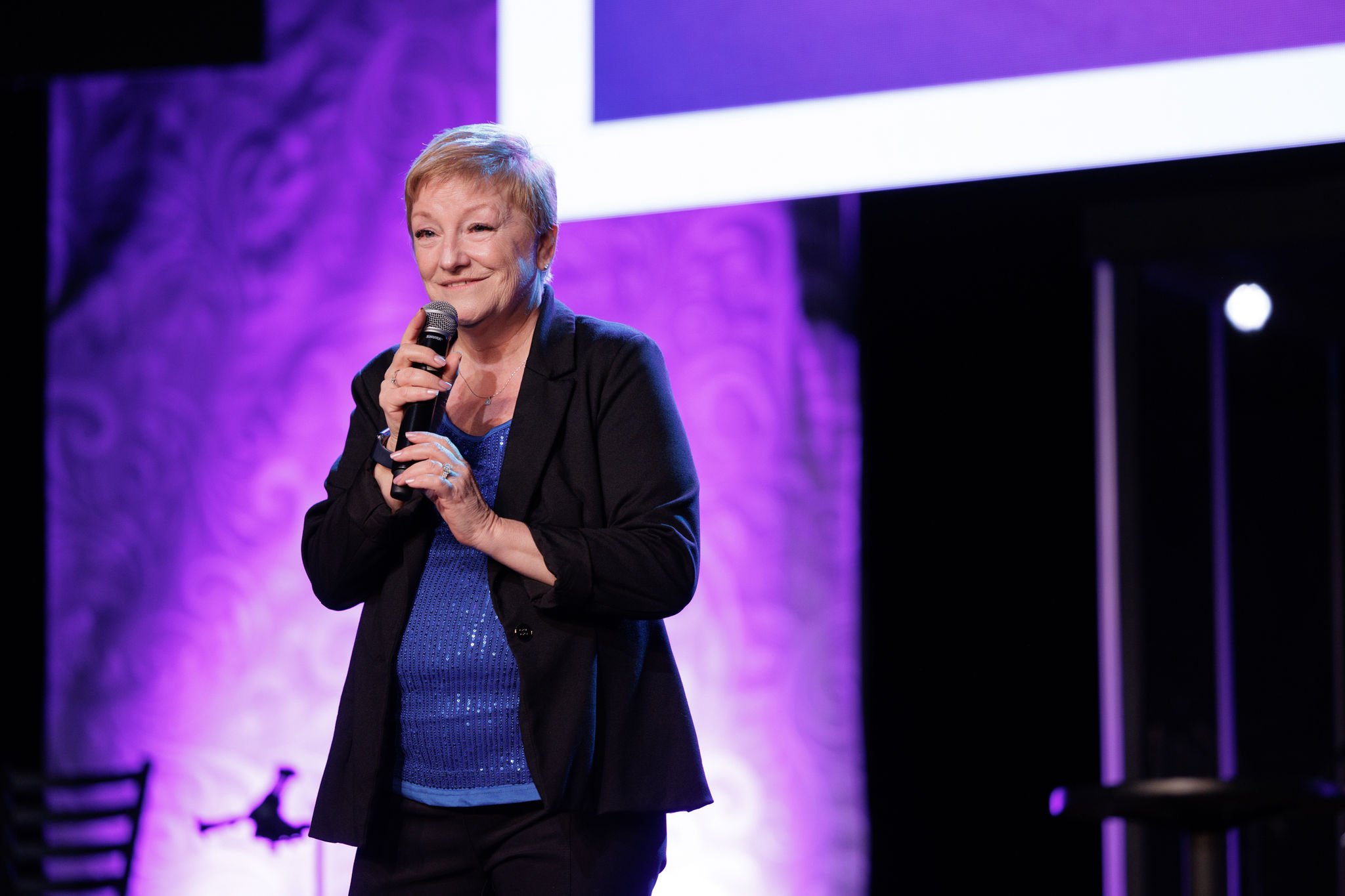 Shari Jo smiling for headshot