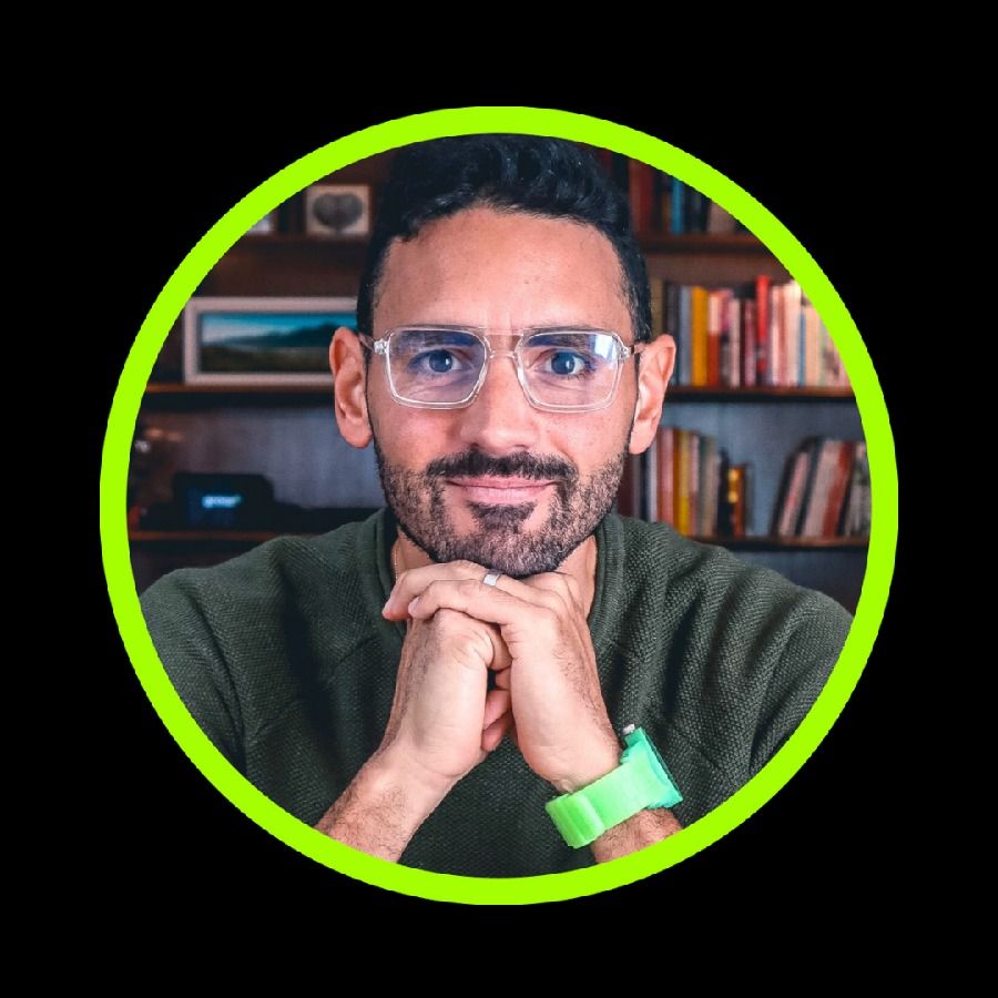 Ernesto Manzanares, Co-founder & CMO de GrowX, combina creatividad, estrategia y tecnología para ayudar a las marcas a crecer de forma inteligente. Apasionado del deporte y del crecimiento personal, lidera la visión estrategica detrás de los sistemas de comunicación, marketing y venta que impulsan a negocios a su siguiente nivel.