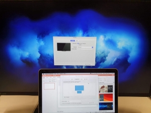 Extended destop as it appears on a Mac Extended destop as it appears on a Mac