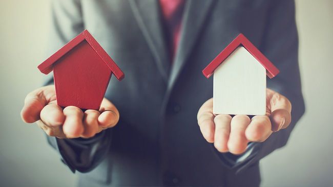 Traditional listing with a real estate agent Traditional listing with a real estate agent