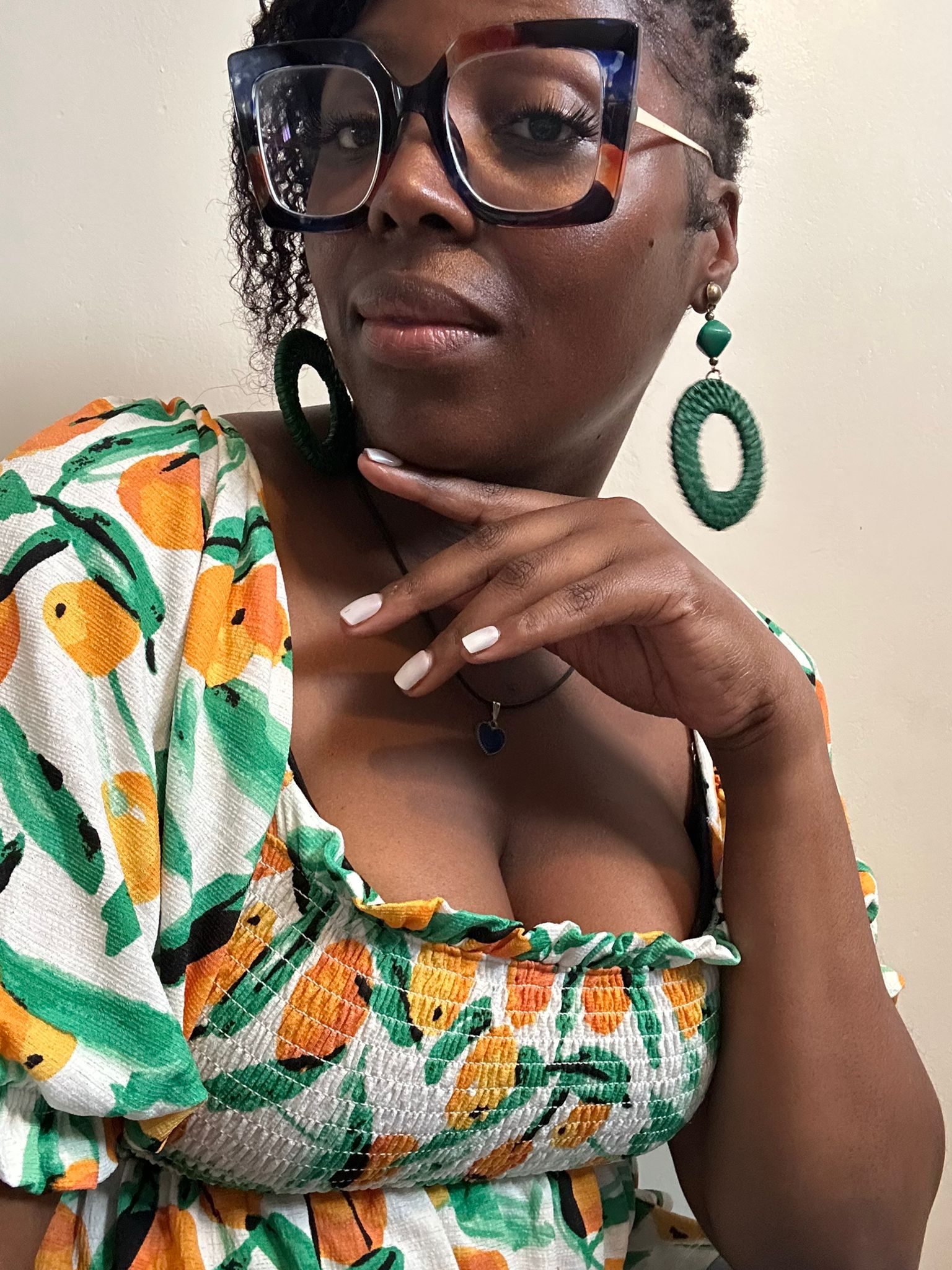 Confidence and Clarity Coach
Founder of Createful Self Coaching™
Creator of The B.O.L.D. Method™
Gain Confidence and Clarity through Creativity & Self-care