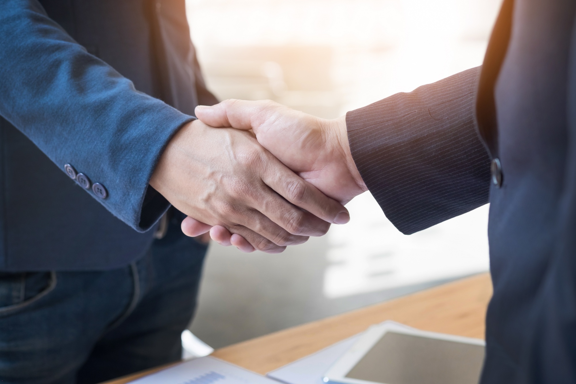 aperto de mãos de empresarios aperto de mãos de empresarios