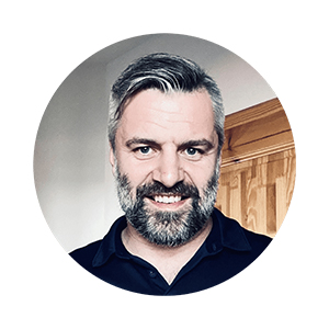 Seniorní realitní makléř s více než 16 lety zkušeností a více než 500+ realizovanými transakcemi. Specializuje se na poskytování personalizovaných služeb v oblasti prodeje nemovitostí, přičemž klade důraz na profesionalitu, pečlivost a nasazení. Díky hluboké znalosti lokálního trhu a využívání moderních technologií, včetně umělé inteligence, nabízí klientům náskok v realitním prostředí. Robin poskytuje 100% garanci spokojenosti a možnost vyzkoušení služeb na 14 dnů zdarma.