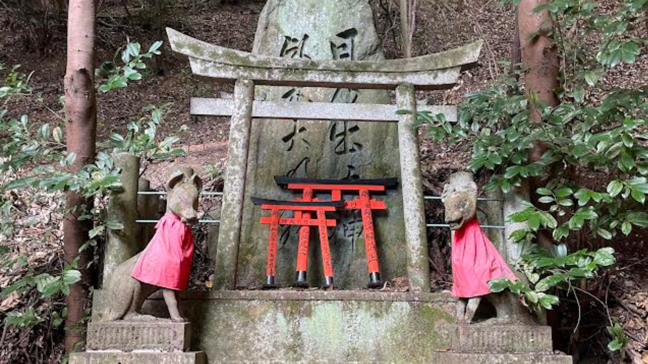Kitsune statues Kitsune statues