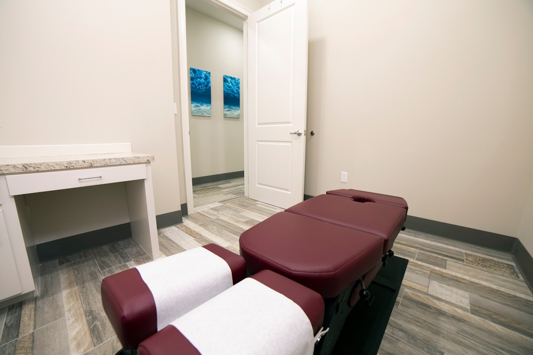 photo-chiropractic-table-adjustment
