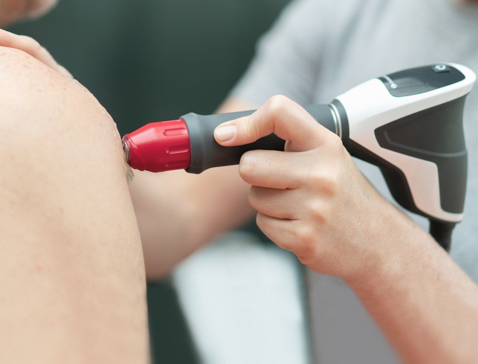 Shockwave therapy device used for shoulder pain relief