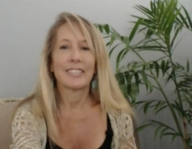 Robin helps people clear their old beliefs and negative energetic patterns with energy clearing, Neuro-Linguistic Programming and hypnosis. 