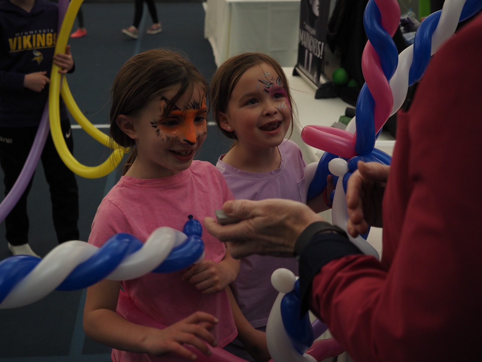 balloon twisting