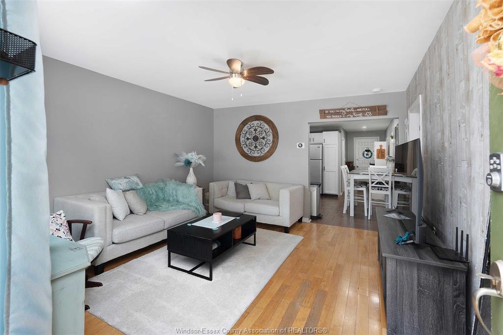 Clarissa  business logo