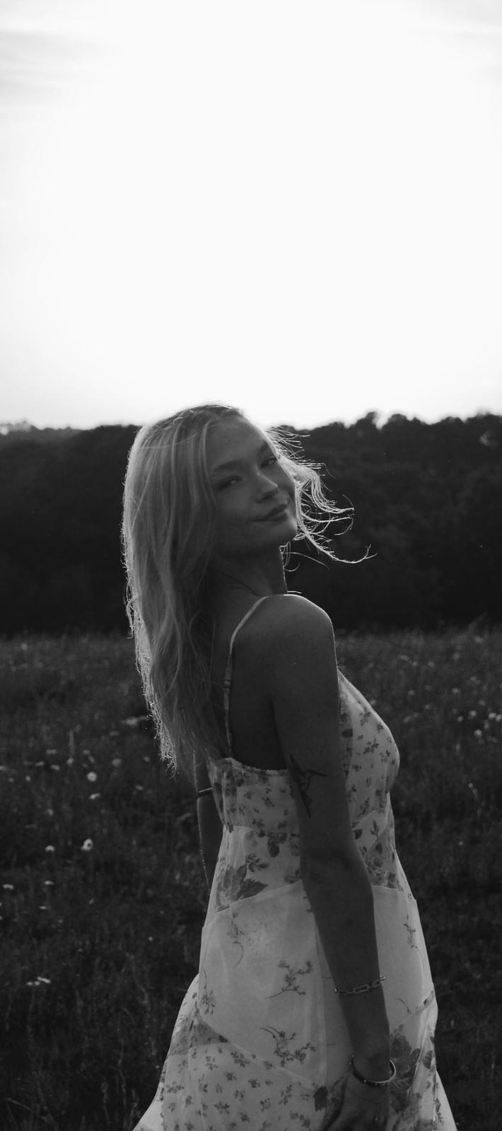 Model Photo 3