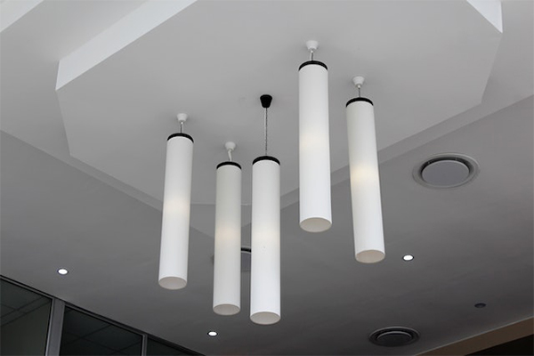 Modern ceiling lights hanging in a stylish arrangement, showcasing effective and safe lighting installation techniques. Modern ceiling lights hanging in a stylish arrangement, showcasing effective and safe lighting installation techniques.