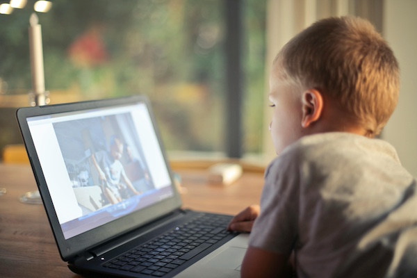 kids surfing the web