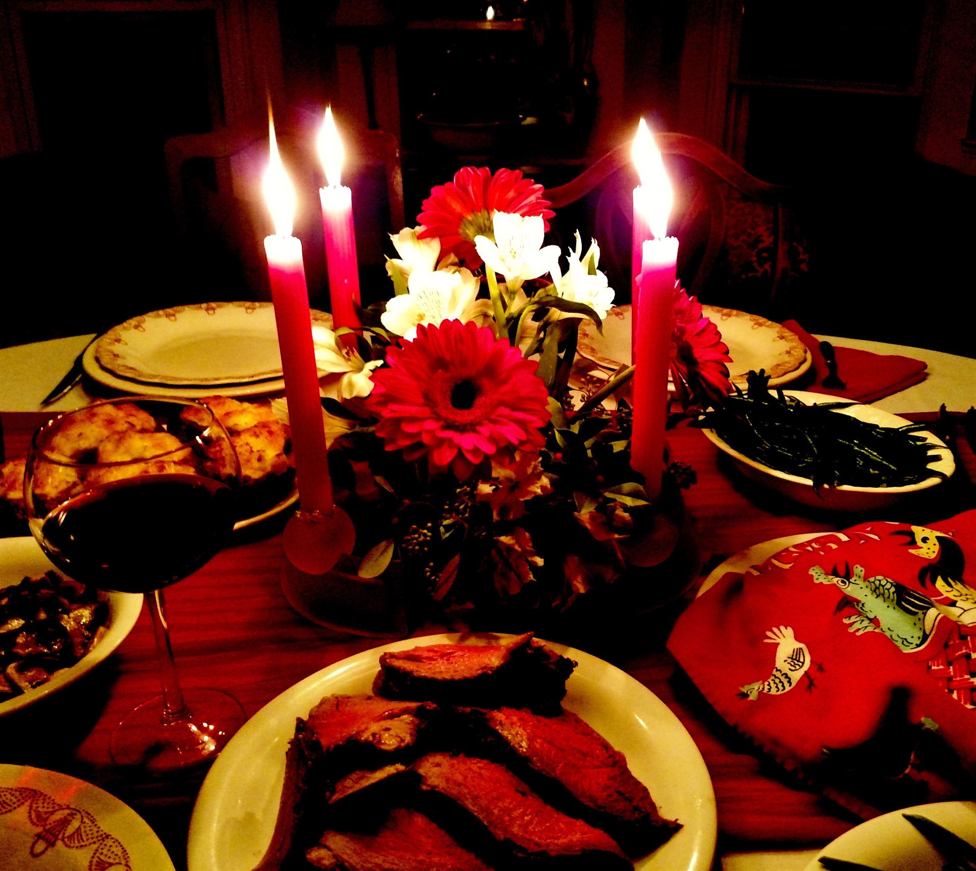 Christmas dinner table on Shalavee.com