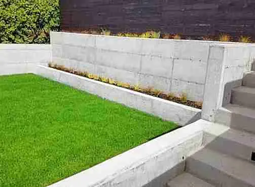 poured concrete retaining wall