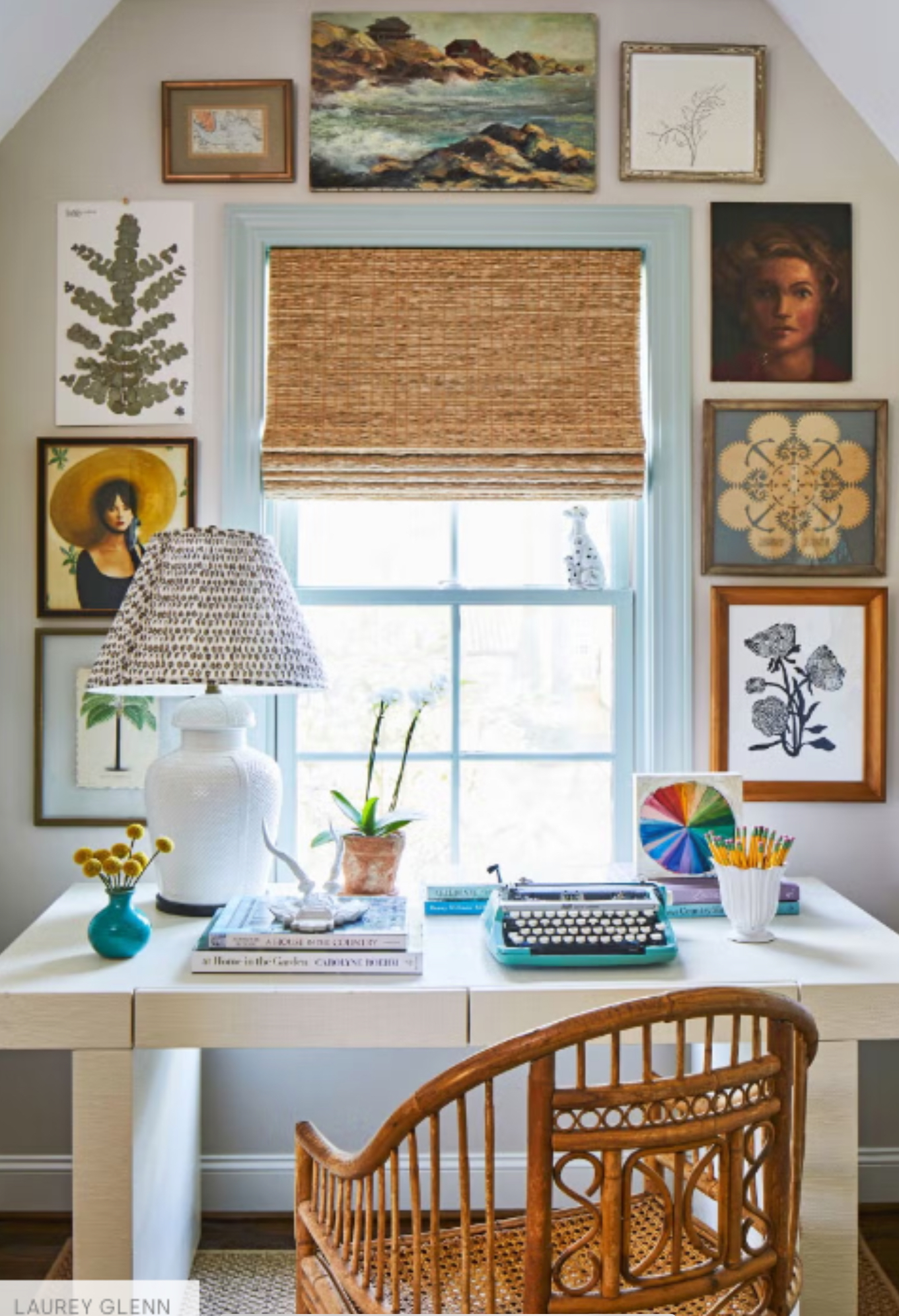 Small home office, writing corner, small spaces, tiny home, 