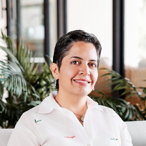 Ana Cristina 
Facilitadora - Sofróloga - Speaker - Autora