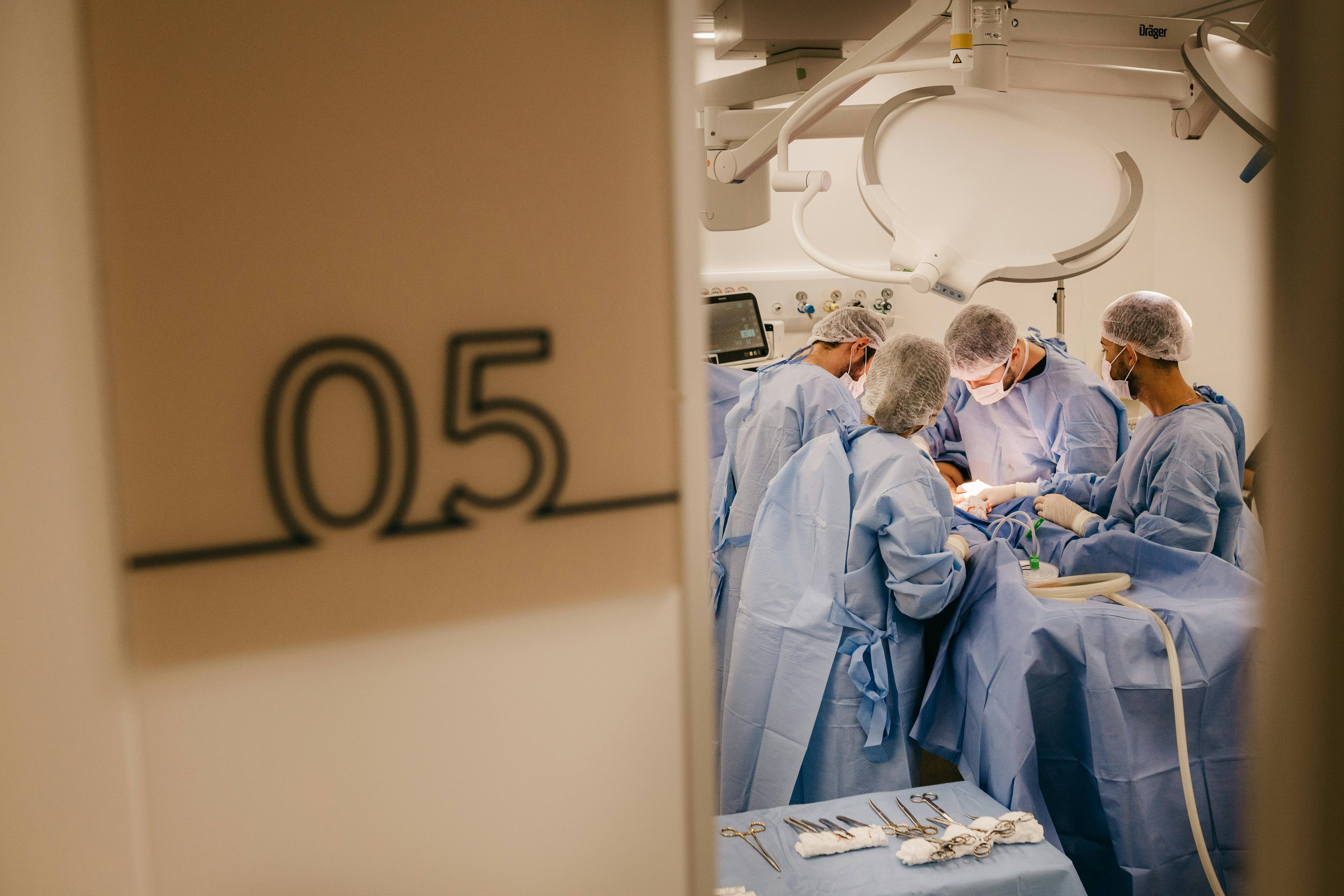 Médicos trabalhando Médicos trabalhando