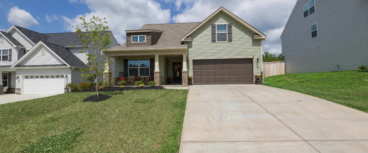 Pavement and driveway outside clean house. Pavement and driveway outside clean house.