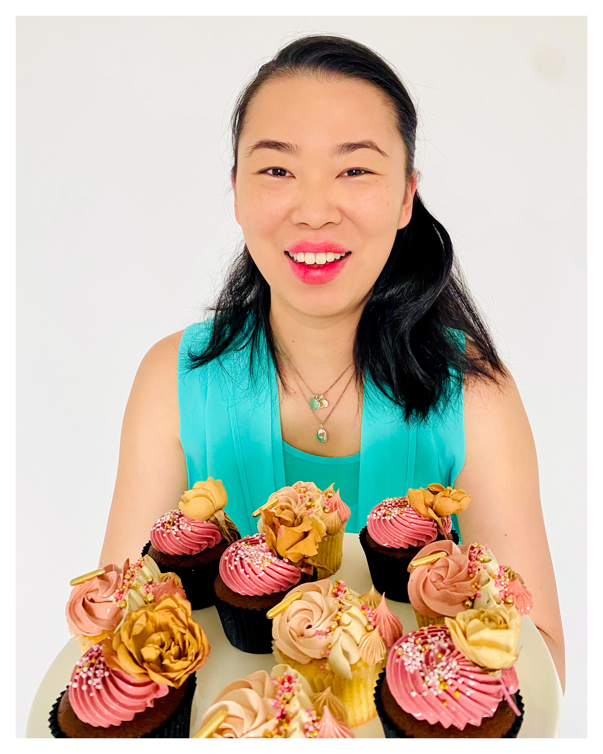 Lady with cupcakes Lady with cupcakes