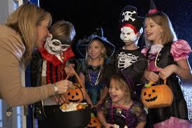 Hallowen 2 group of kids in halloween dress