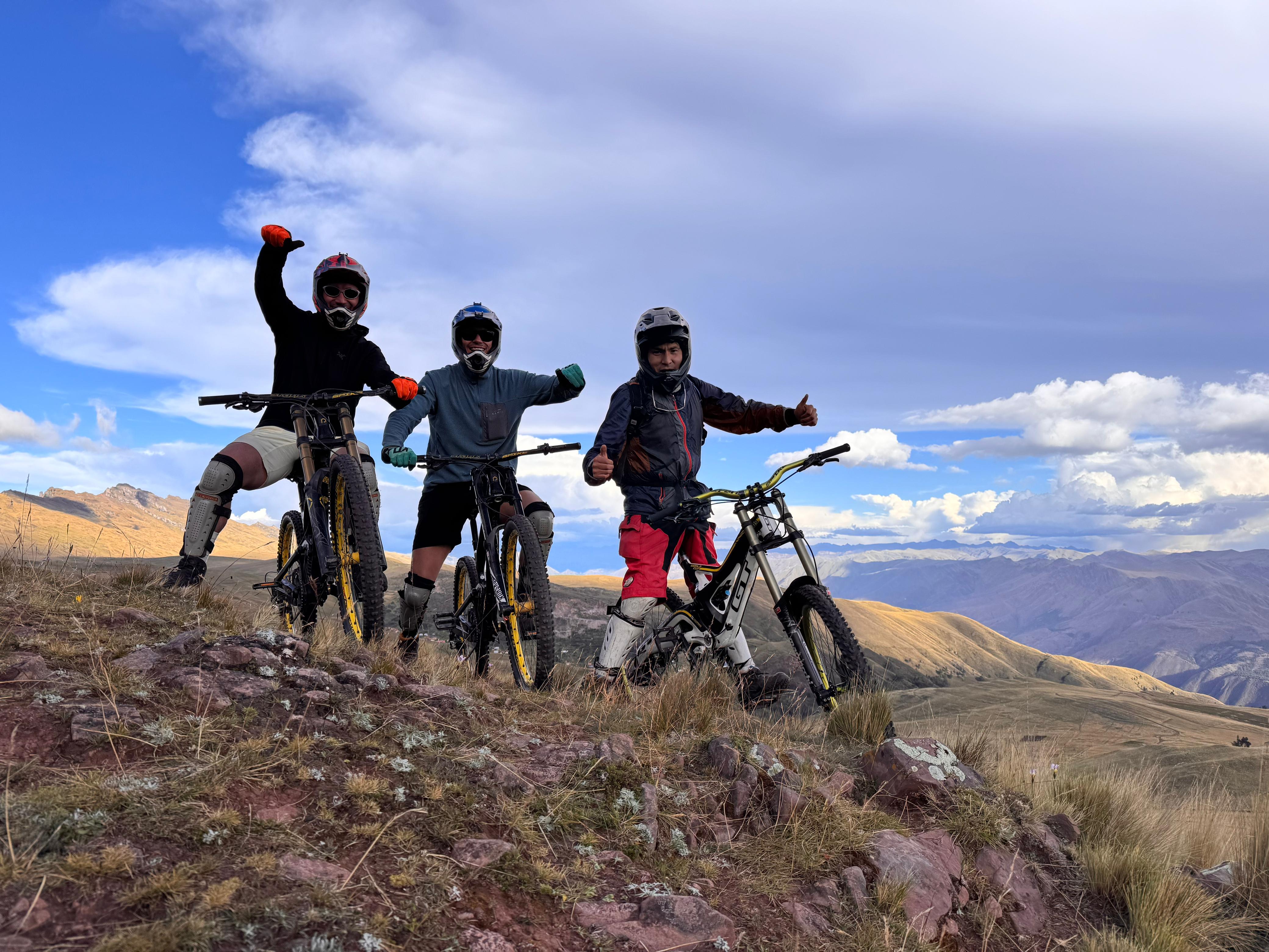 Happy mountain bikers in Peru