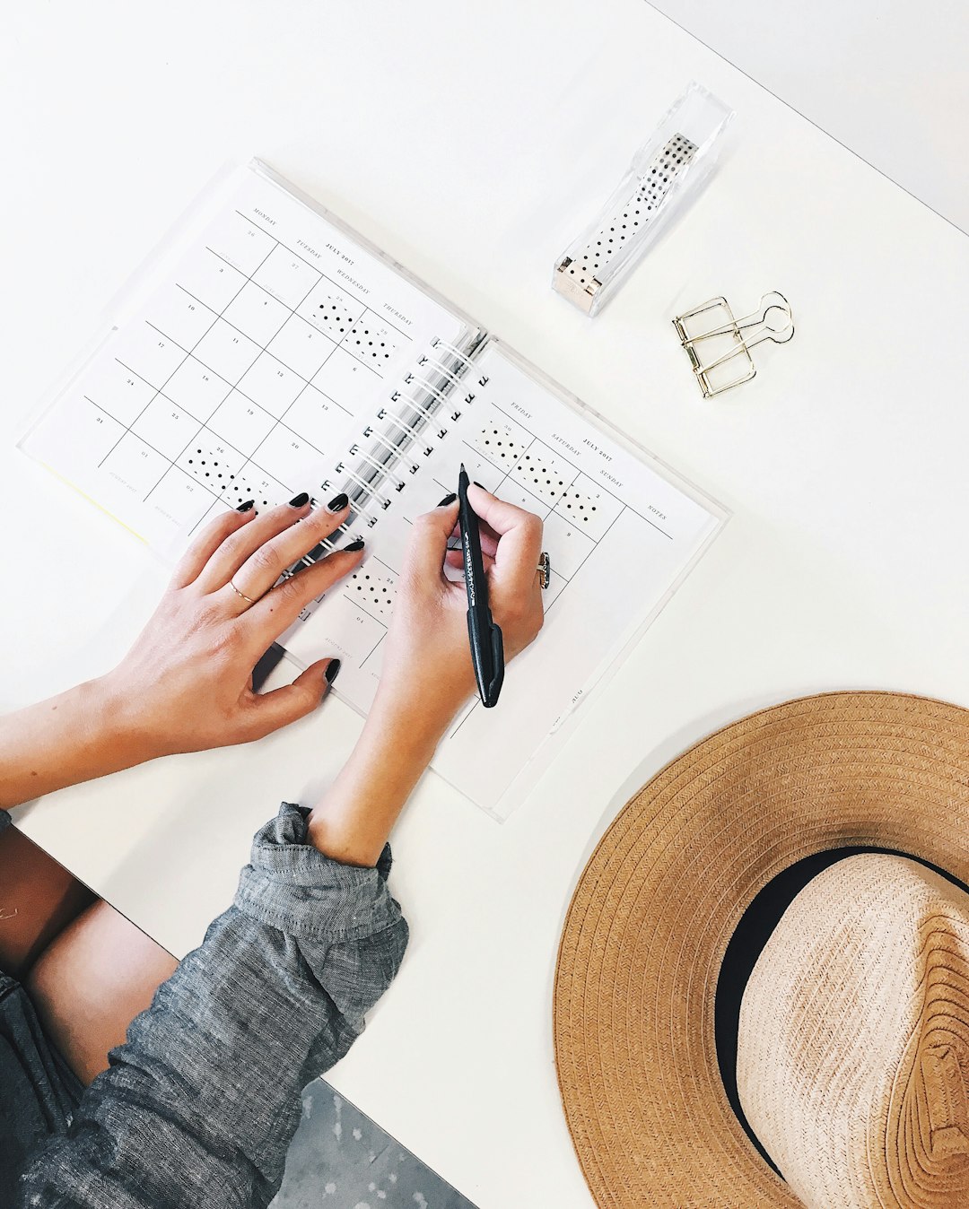 Image of an open Bible with a business journal – Biblical Women and Entrepreneurship Image of an open Bible with a business journal – Biblical Women and Entrepreneurship