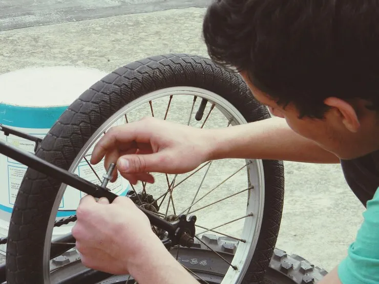 Community Reputation and Local Experience in Bike Repairs Community Reputation and Local Experience in Bike Repairs