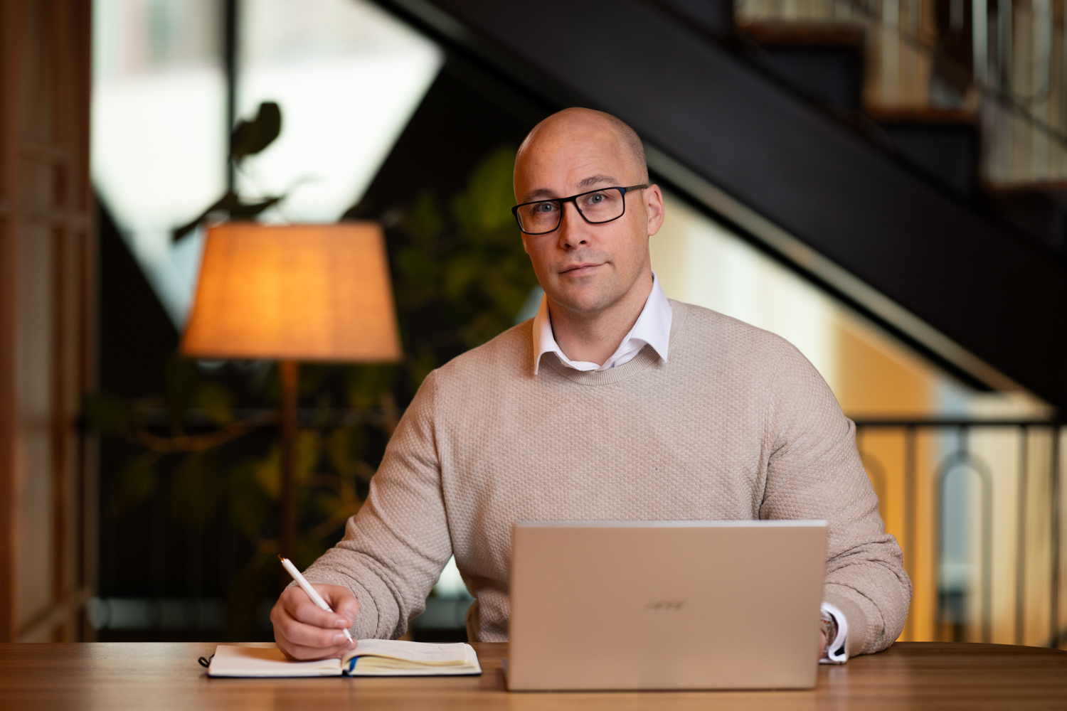 Joakim Paurell is the owner of Worry Free Wealth, a business coach focused on leadership, finances and getting his clients to early retirement. 