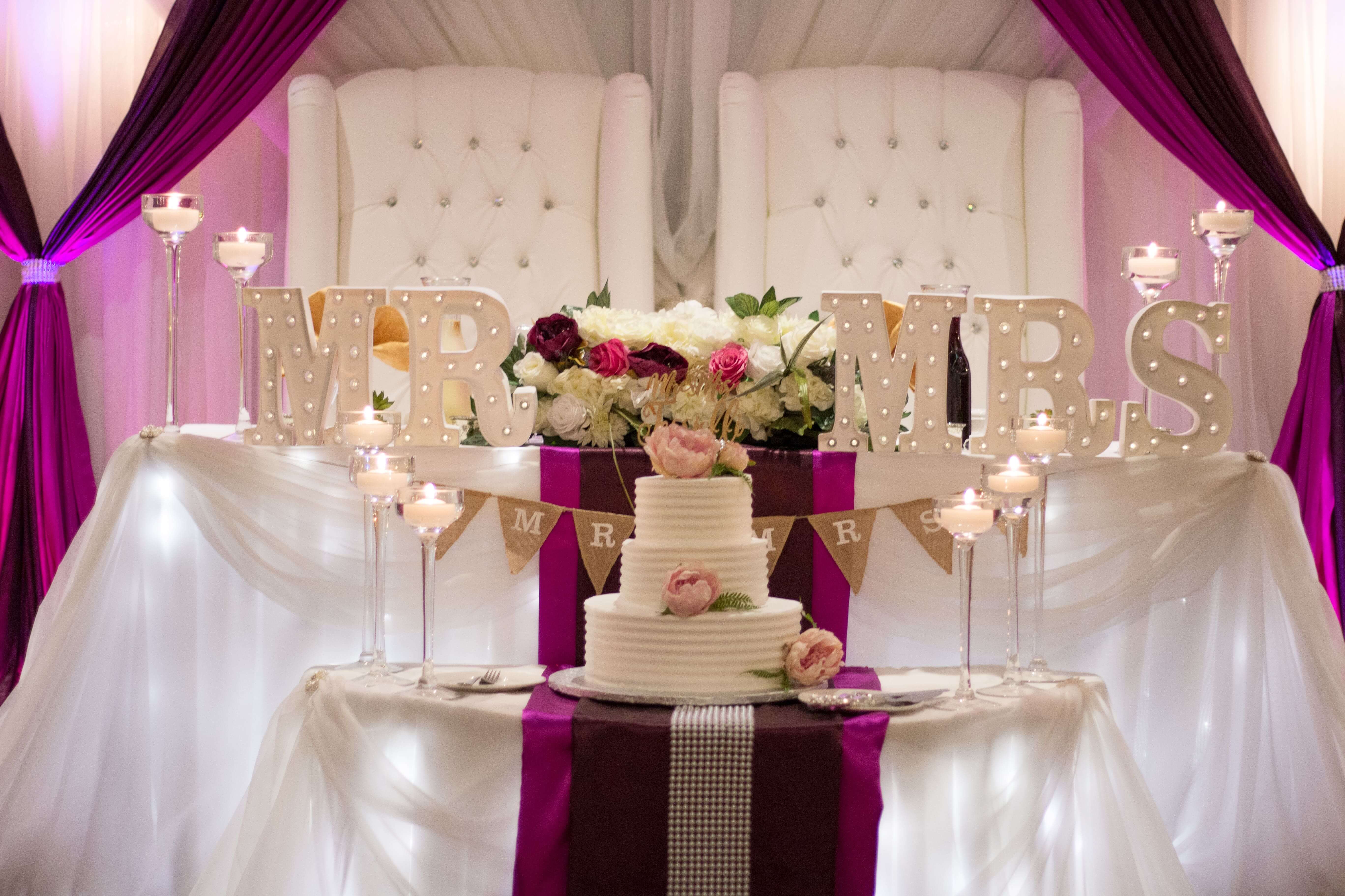 Mrs & Mr sign at wedding reception