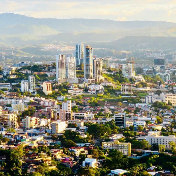 ✨ Apasionada por el mundo inmobiliario, comparto información y consejos para ayudarte a encontrar el lugar perfecto donde vivir o invertir en Tegucigalpa.