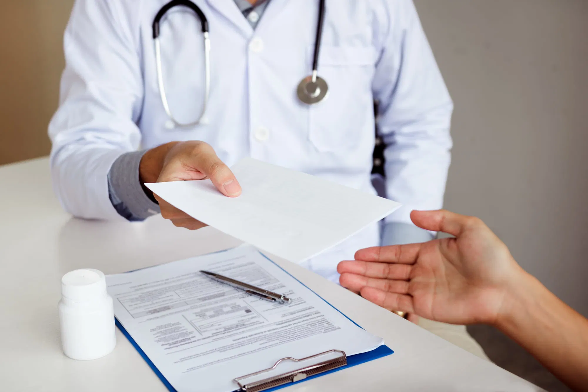 Royal Wound Care physician handing a treatment plan to a patient, ensuring clear communication and personalized wound care documentation. Royal Wound Care physician handing a treatment plan to a patient, ensuring clear communication and personalized wound care documentation.