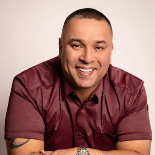 Anthony Garcia isa sales virtuoso, bestseller author, and visionary behind EntrepreneursNetwork.AI. 20+ years of sales excellence, mentor, and charismatic speaker.
