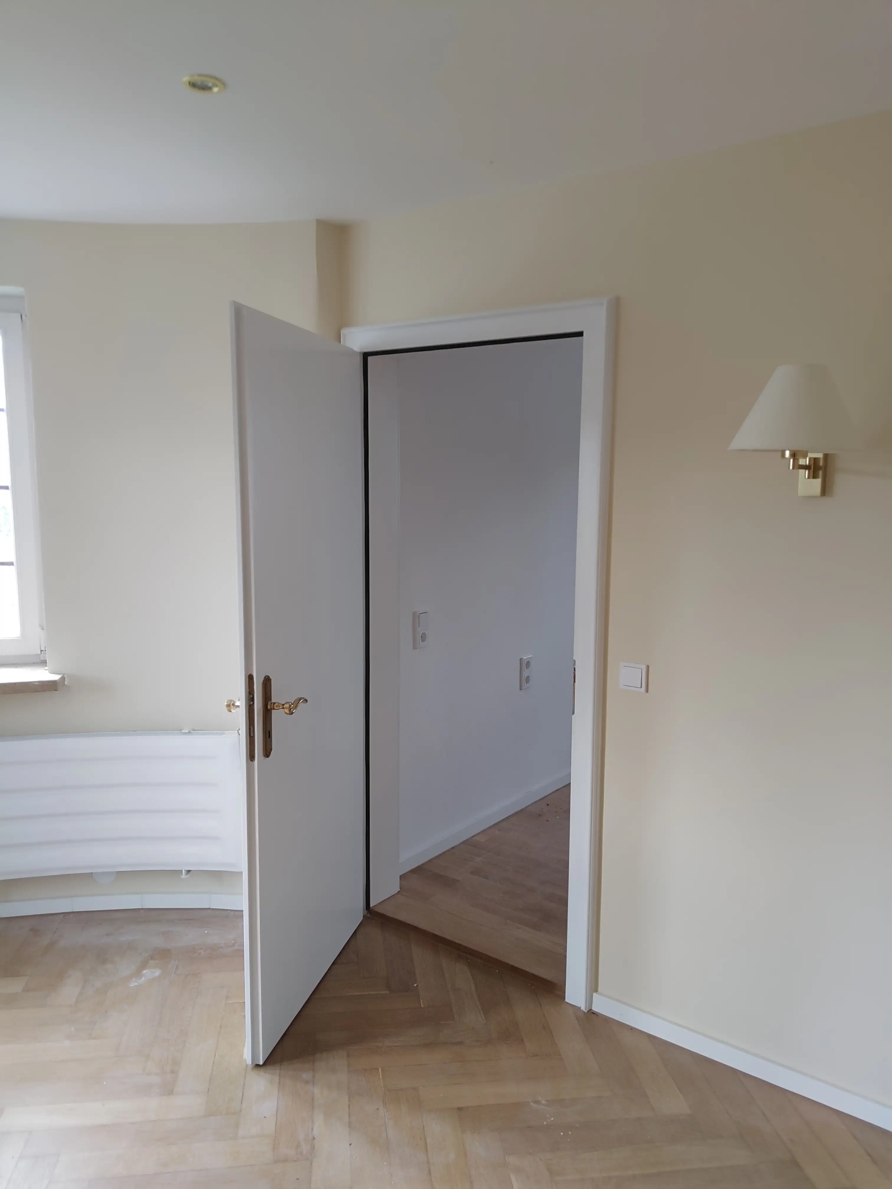 Türe und Inneneinrichtung