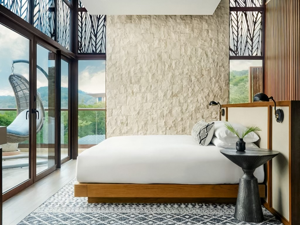 Kimpton journeyman resort and spa in roatan honduras 