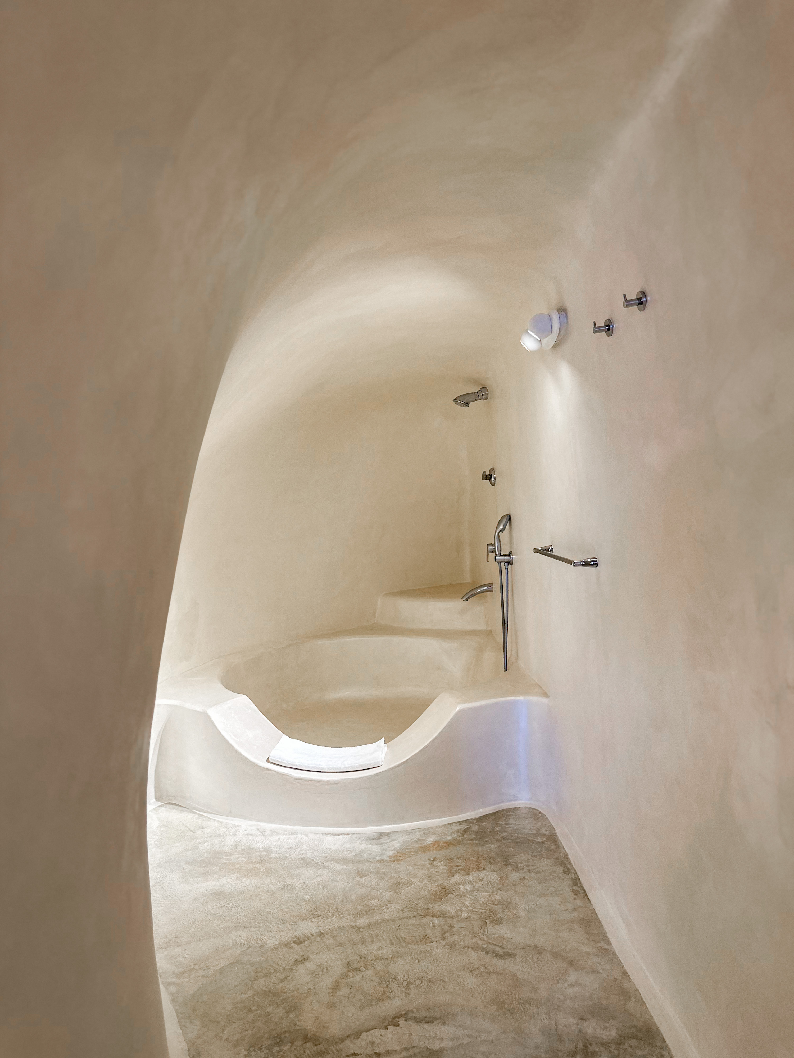 luxury cave hotel in santorini greece